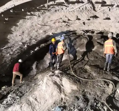 南郑拱顶带模注浆料的施工流程及注意事项